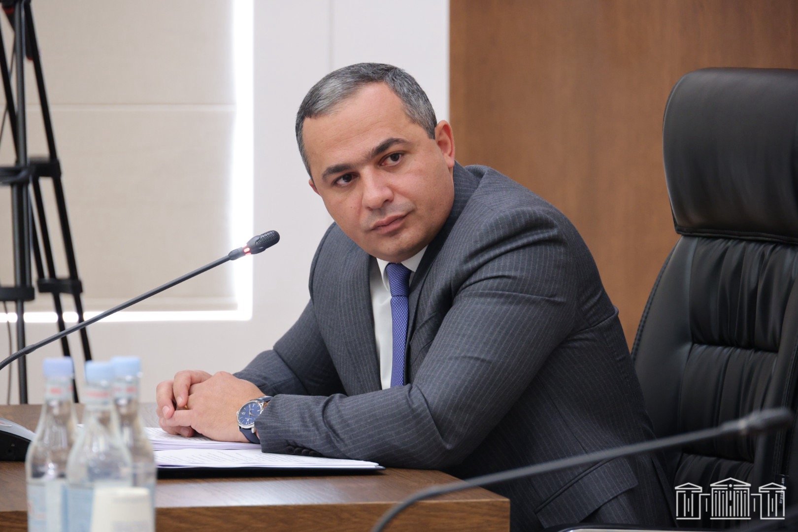 Председатель Следственного комитета Артур Погосян представил в Национальном Собрании бюджетные ассигнования на 2026 год